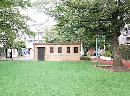 幡ヶ谷新道公園　徒歩1分