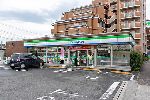 ファミリーマー...