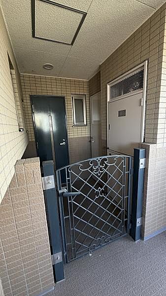 玄関を拡大表示