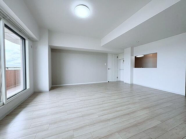 リビング/ダイニング ロイアルヒルズ宮の森 4階/403