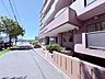 エントランス：【高い耐震性・耐火性】鉄筋コンクリート造（RC）は、引張力の強い鉄筋と、圧縮力のあるコンクリートによって、耐震性に優れた構造となっています。地震の多い日本においては、耐震性の高さは大きなメリット。