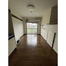 パレス・フレンド 102 1階ワンルームのリビング/ダイニング