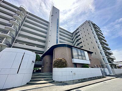 外観：外観写真です！スタイリッシュなデザインで開放感があります！