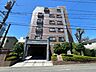 外観：敷地内駐車場1台付き！充実のセキュリティ環境で戸建て感覚の安心・快適な暮らしを実現できます♪