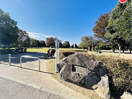 長嶺公園まで　580m　徒歩約8分
