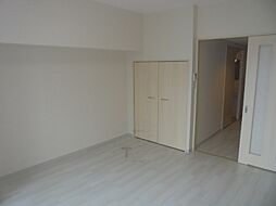 協同レジデンス摂津富田 305 3階1Kのリビング/ダイニング