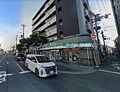 ファミリーマート西成区役所前店 511m
