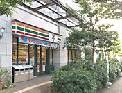 セブンイレブンコスモスクエア駅前店 24m