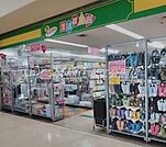 ダイソーデイリーカナートポートタウン店 578m