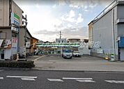 ファミリーマート浜口西一丁目店 454m