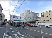ファミリーマート玉出西二丁目店 8m