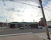 ファミリーマート岸里東二丁目店 187m