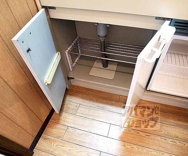 画像15:キッチン下にも収納スペースがあり便利です・