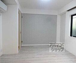 グラッツアモーレ山科 102 1階1Kのリビング/ダイニング