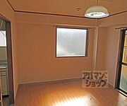 とっても明るいお部屋ですよ