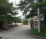 花山中学校まで909m