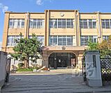 桃山中学校まで348m