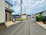 外観：前面道路含む現地写真