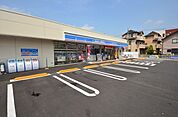 ローソン八王子元横山町一丁目店 徒歩12分。コンビニ 940m