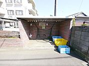 ゴミ置き場 808m
