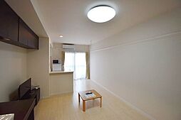 レオネクストＡＤＡＭＡＮＴIII 204 2階ワンルームのリビング/ダイニング