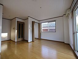 ドーミトリー 101 1階ワンルームのリビング/ダイニング