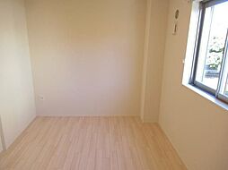 多摩都市モノレール 柴崎体育館駅 徒歩10分の賃貸マンション 1階1Kのリビング/ダイニング