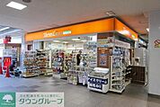 ファミリーマートトモニー入間市駅店 533m