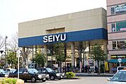 西友羽村店 175m