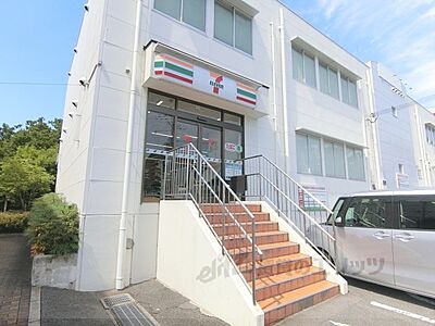 周辺：セブンイレブン　近鉄高の原駅東店まで130メートル