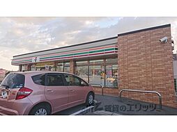 セブンイレブン　橿原新賀町店まで600メートル