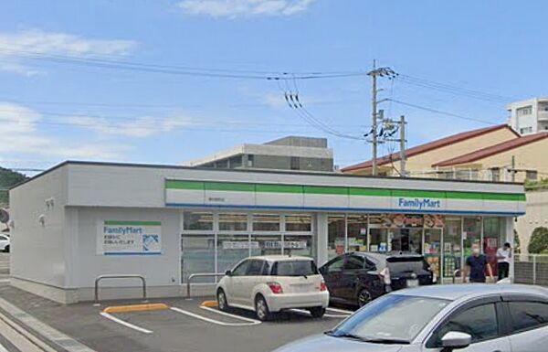 画像20:【コンビニエンスストア】ファミリーマート 高松桜町店まで836ｍ