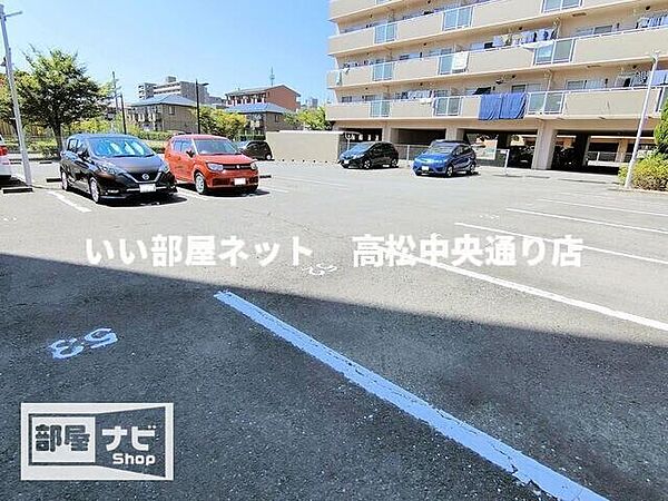 画像13:駐車場