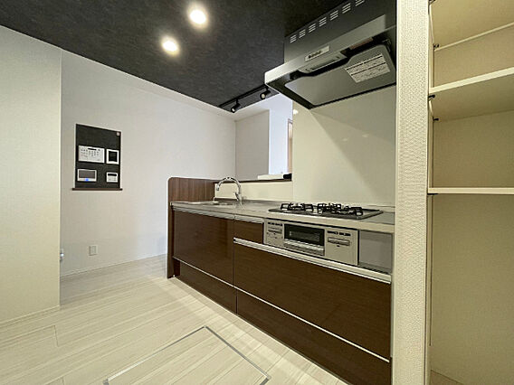 ブラウンコート_内装_1