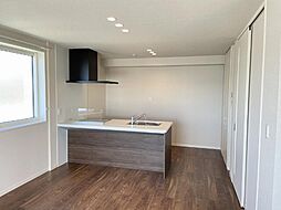 ヴィアルＣＩＴＹ長泉 301 3階2LDKのリビング/ダイニング