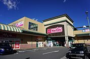 スーパー「マックスバリュ御殿場便船塚店まで814m」