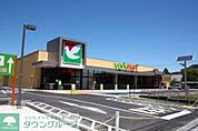 ヨークマート六浦店 徒歩6分。スーパー 480m