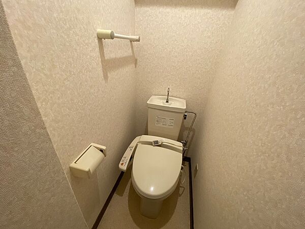 画像11:ウォシュレット機能がついたトイレです。安心して使用できますね
