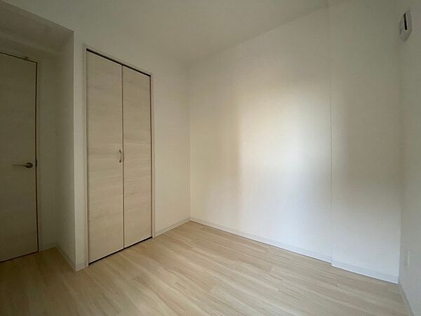 画像23:別角度から寝室を撮ってみました。家具の配置もしやすそう。