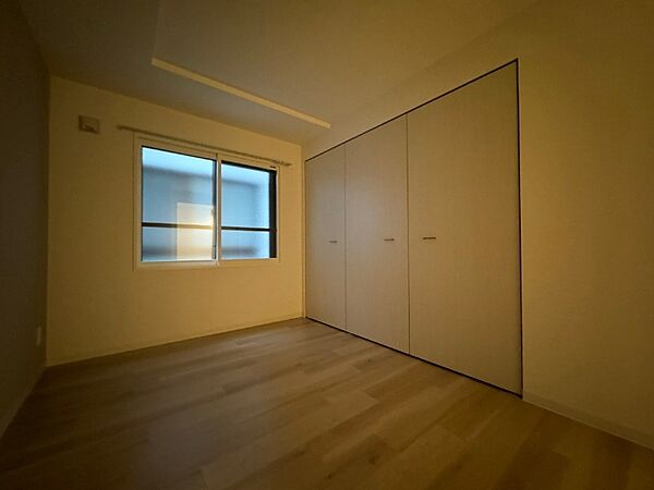 画像9:別角度から寝室を撮ってみました。家具の配置もしやすそう。