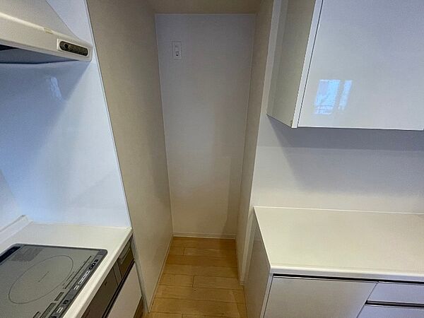 画像21:冷蔵庫はこちらの専用スペースに置けます！
