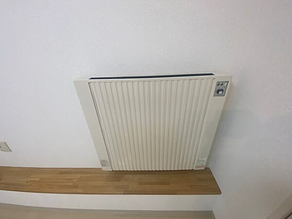 画像18:電気暖房です。冬場の寒い日でも安心ですね〜