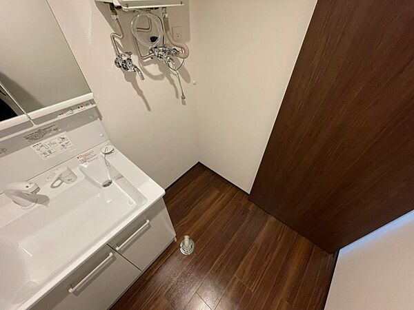 画像23:もちろん洗濯機置場は室内にあるので、いつでも洗濯できますよ〜