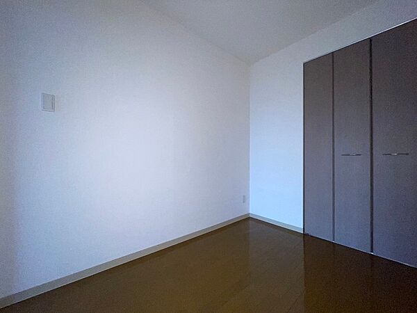 画像23:別角度から寝室を撮ってみました。家具の配置もしやすそう。