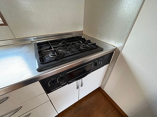 画像21:キッチンは調理スペースもあり料理がはかどりそうです。