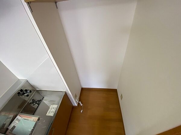 画像22:キッチン横には冷蔵庫を置けるスペースがありますね。