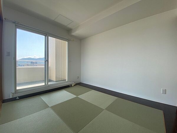 画像23:6帖の和室は琉球畳を使っておりおしゃれですね！