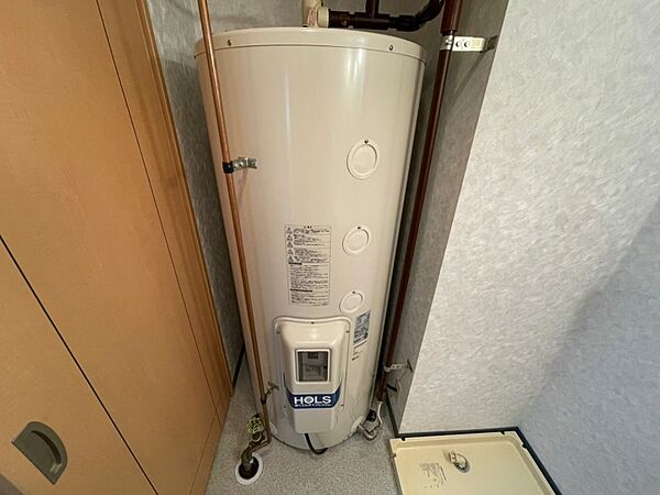 画像19:電気温水器です。オール電化でお得で安心ですね。