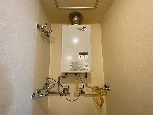 画像18:給湯器は簡単操作で温度調整ができますよ。