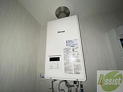給湯器は簡単操作で温度調整ができますよ。